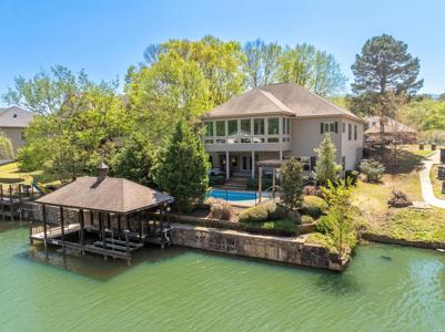 104 FOUR OAKS Lane