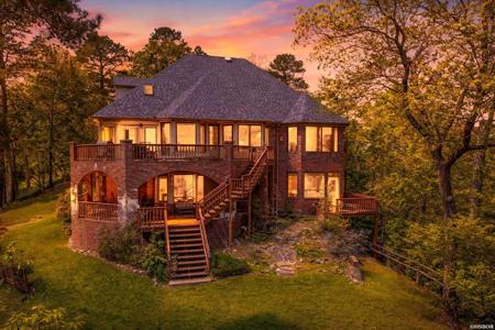 125 CATHERINE Crest