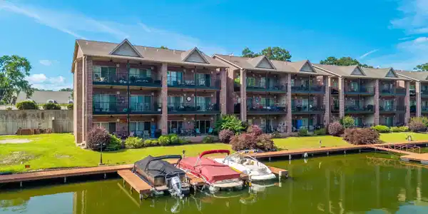 503 LAKELAND Drive