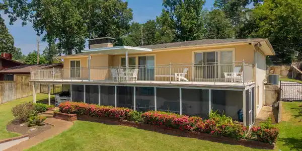 302 LONG ISLAND Drive