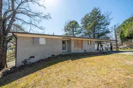 1115 LAKESHORE Drive
