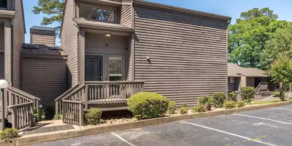 200 HAMILTON OAKS Drive