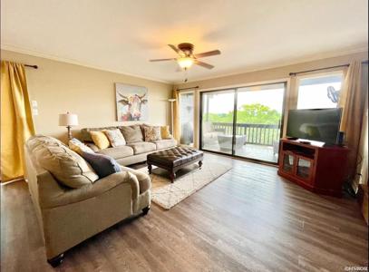 200 HAMILTON OAKS Drive