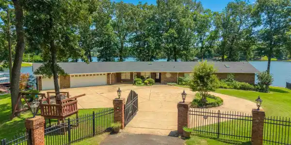 164 RIVERSIDE Drive