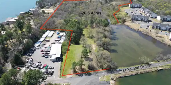 280 LAKELAND Drive