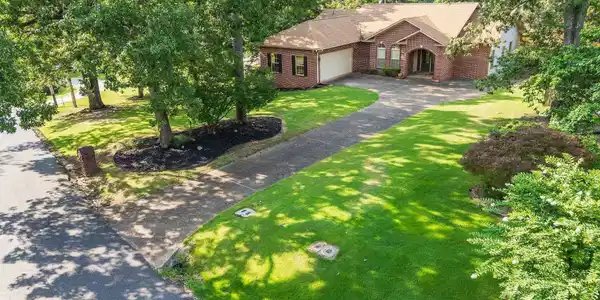 300 TANGLEWOOD Road