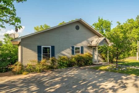 124 LEES LANDING