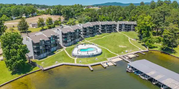 270 LAKE HAMILTON