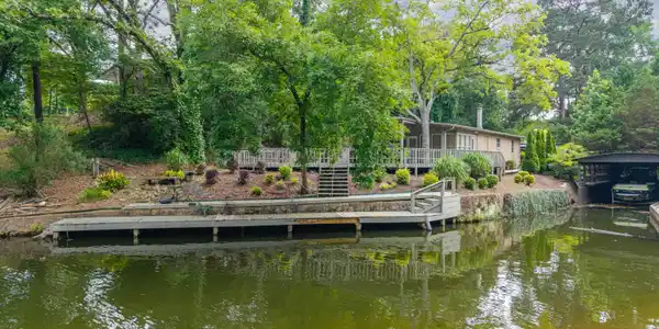 1925 LAKESHORE Drive