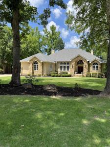 150 LAKE FOREST SHORES Drive