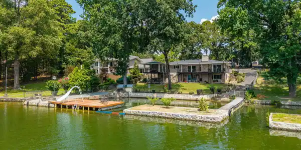 120 PARADISE Point