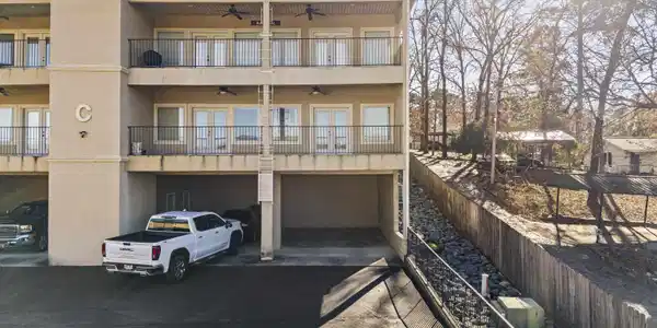 225 LOOKOUT Point