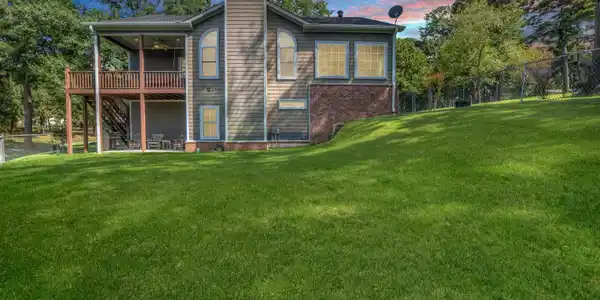150 HEATHERWOOD Drive