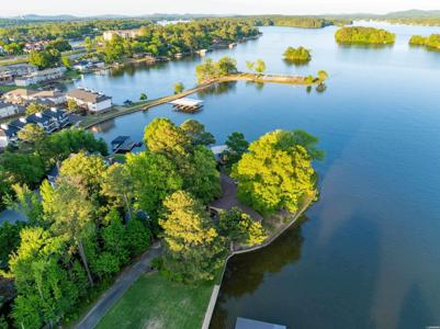 190 WOODLORE Point