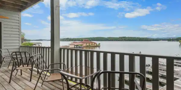 400 FARR SHORES