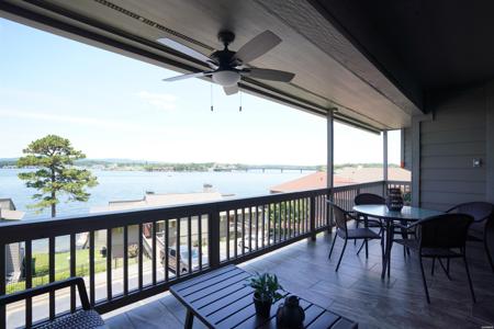 200 HAMILTON OAKS