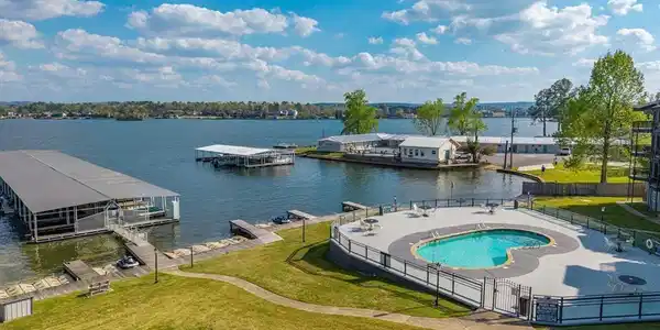 270 LAKE HAMILTON