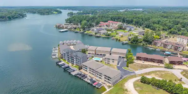 150 VILLA POINTE