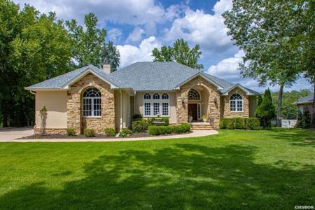 150 LAKE FOREST SHORES Drive