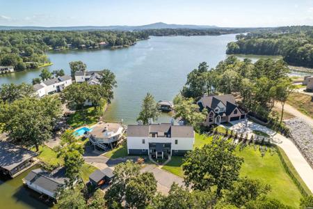 700 GRAND POINT Drive