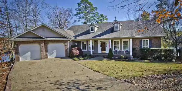 2 SANCHEZ Circle