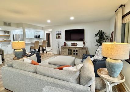 100 BAYOU Point