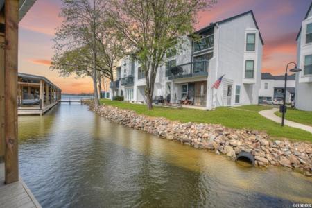 700 GRAND POINT Drive