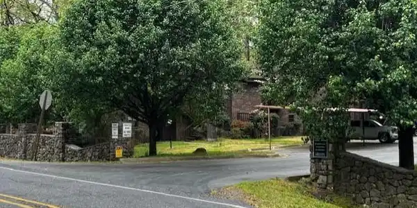 2325 LAKESHORE Drive