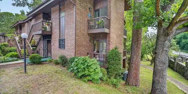 2315 LAKESHORE Drive