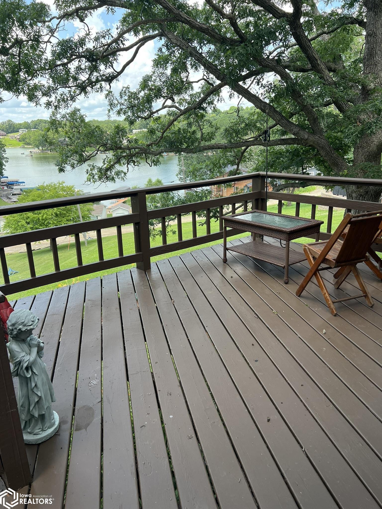 Image 3: Deck