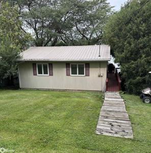 1035 Lakeshore