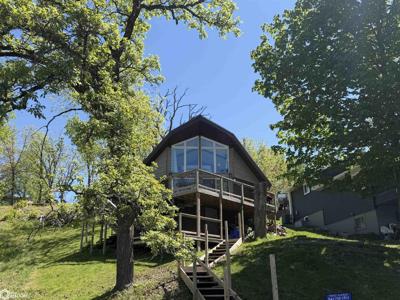 1041 Lakeshore