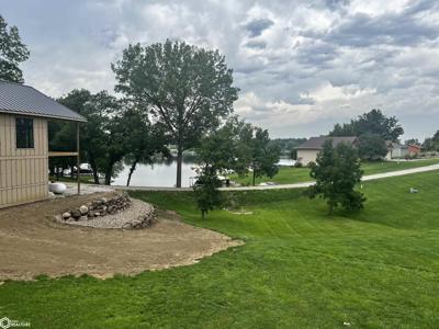 3188 EDGE HILL DR