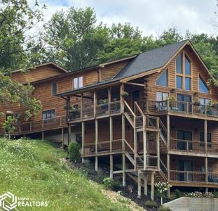 4212 W Lakeshore