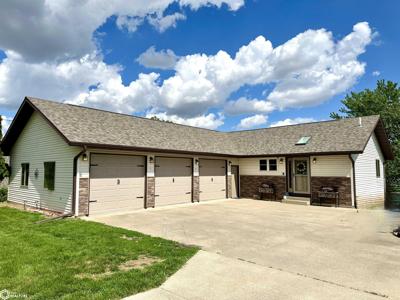 5030 N Lakeshore