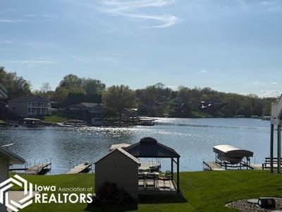 1299 Lakeshore
