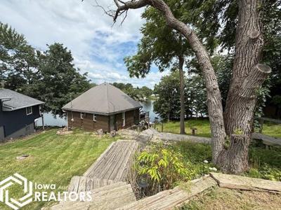 1041 Lakeshore