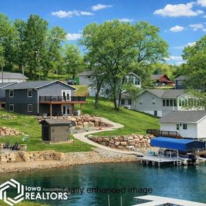 4223 W Lakeshore