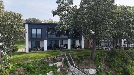 3009 Lakeshore