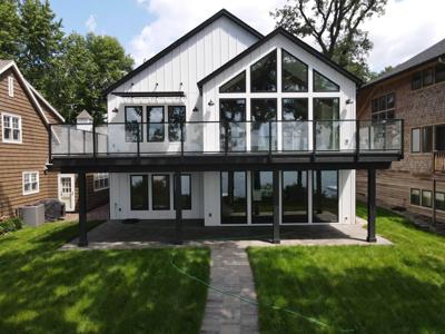 2105 Lakeshore