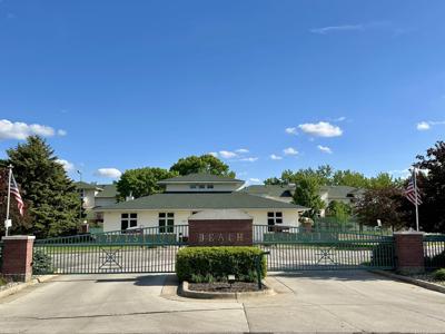 1605 Chalstrom Beach