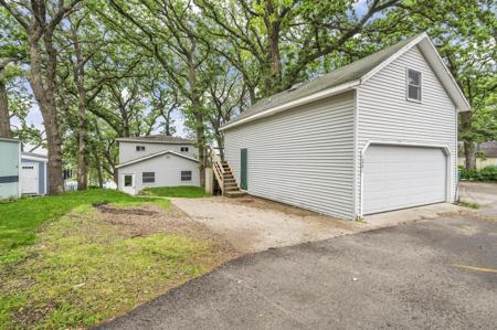 1201 Lakeshore