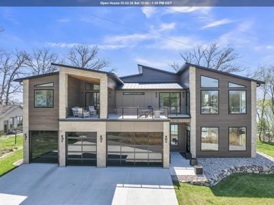 2411 Lakeshore