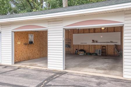 1605 Chalstrom Beach