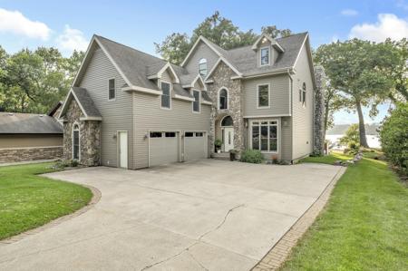 17227 Lakewood