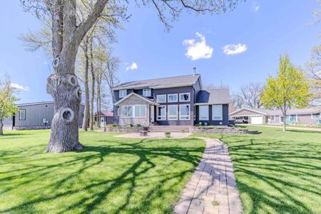 194 Country Club Dr