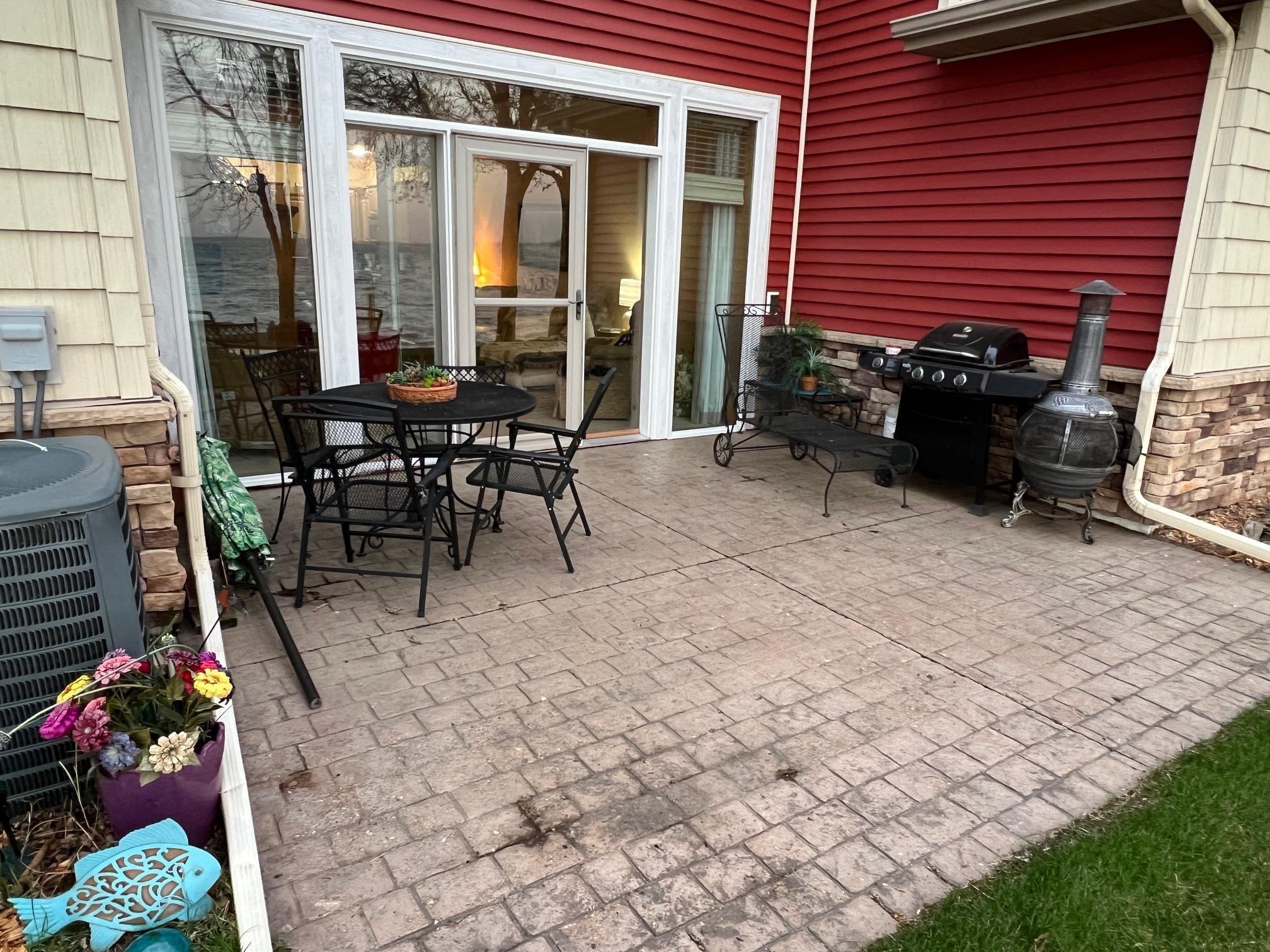 Image 2: Lakeside patio