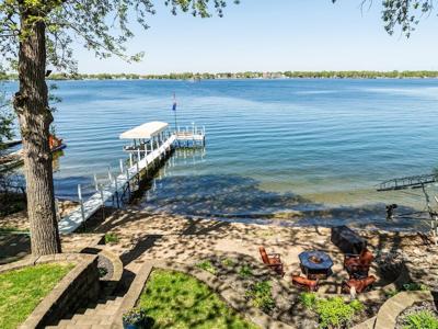 15941 Lakeshore