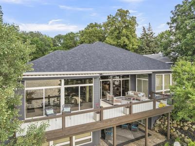 3907 Lakeshore