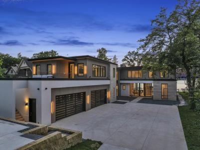 5009 Lake Shore